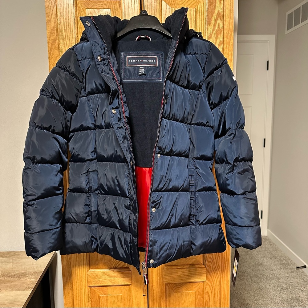 NWT Tommy Hilfiger puffer winter coat jacket size M with hood